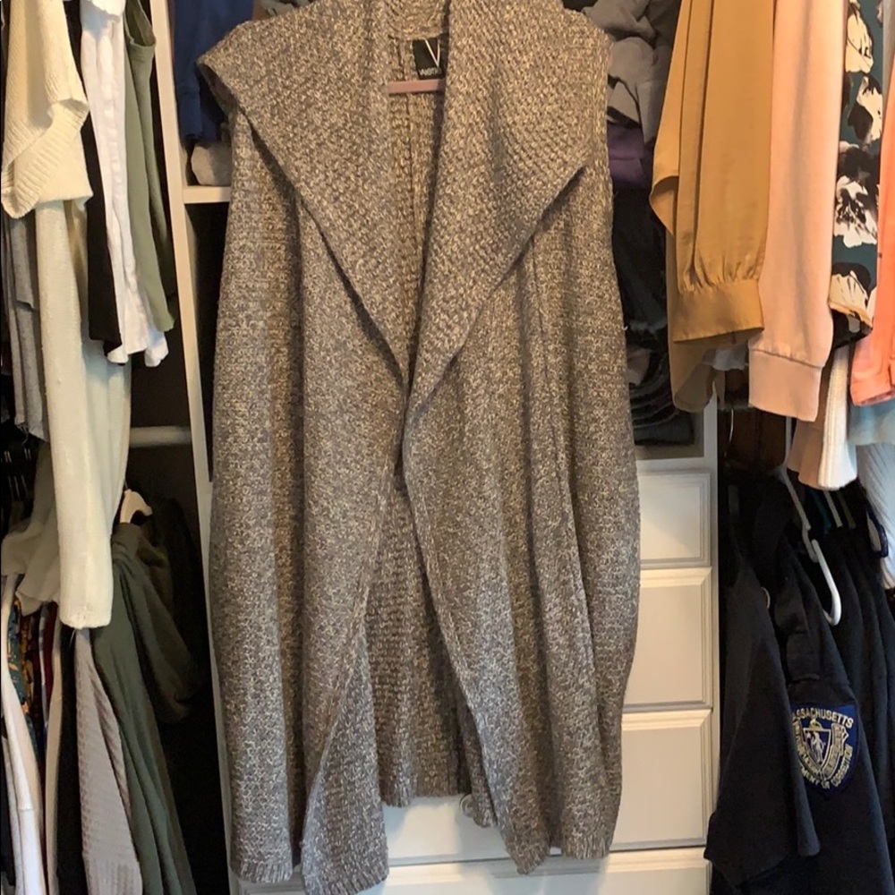 NWOT CHUNKY KNIT OPEN SWEATER